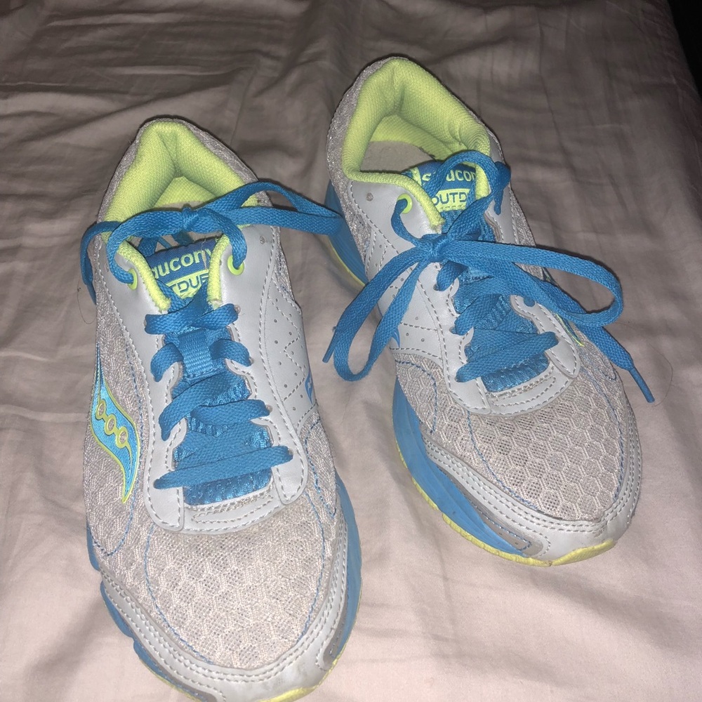 Women’s size 5.5 Saucony shoes, good condition!